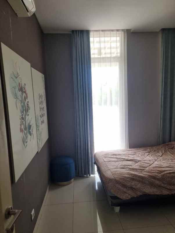 dijual rumah grand pakuwon