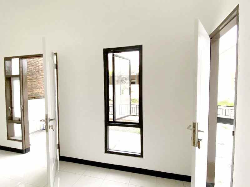 dijual rumah grand surya