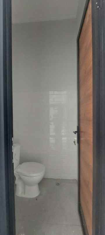 dijual rumah gress 2 lantai 3kt rungkut dekat merr