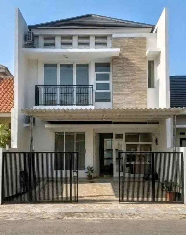 dijual rumah griya asri pakuwon city
