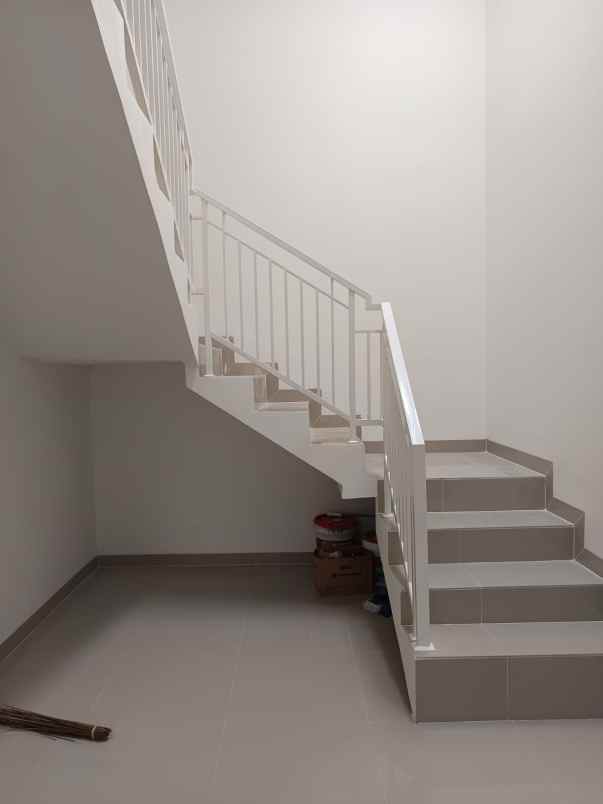 dijual rumah harapan indah