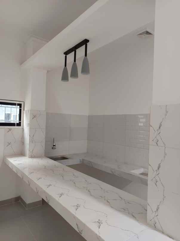 dijual rumah harapan indah