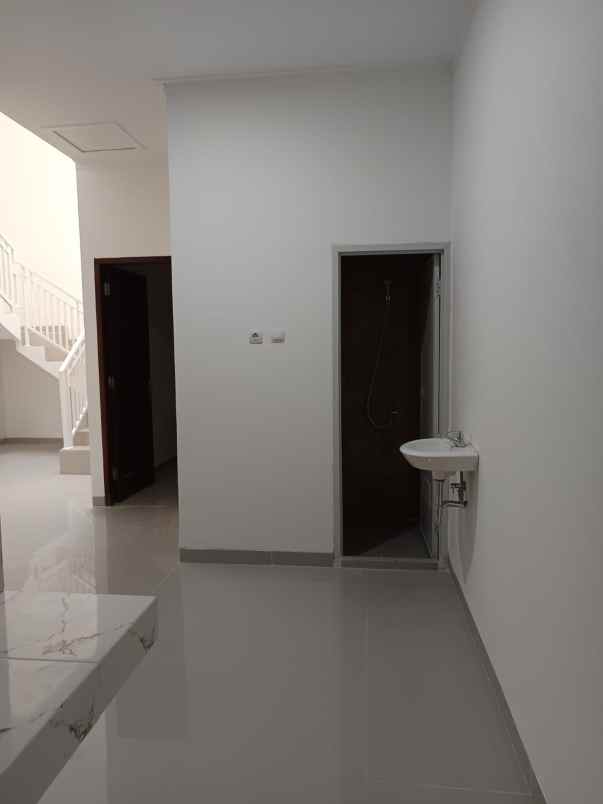 dijual rumah harapan indah