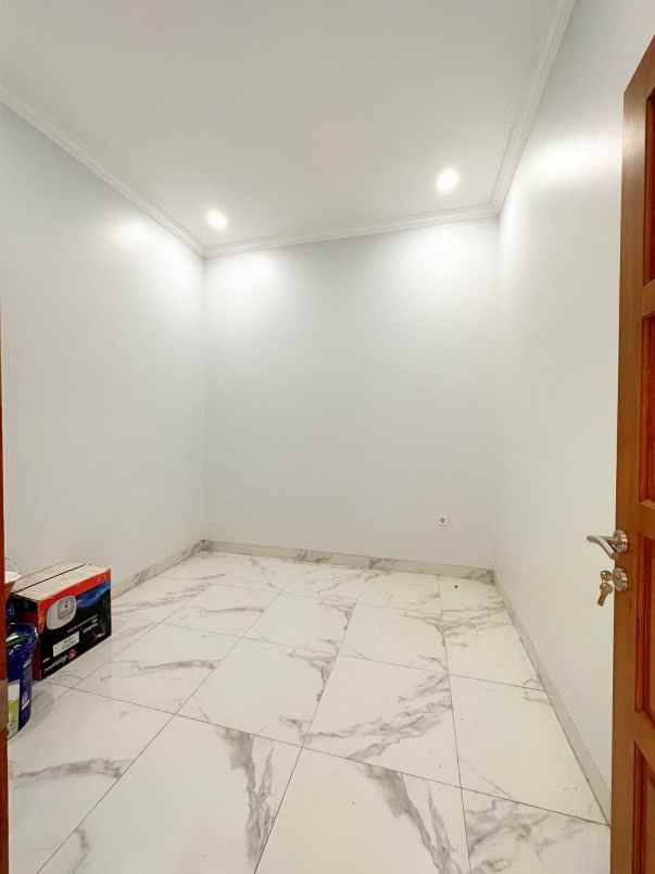 dijual rumah jagakarsa