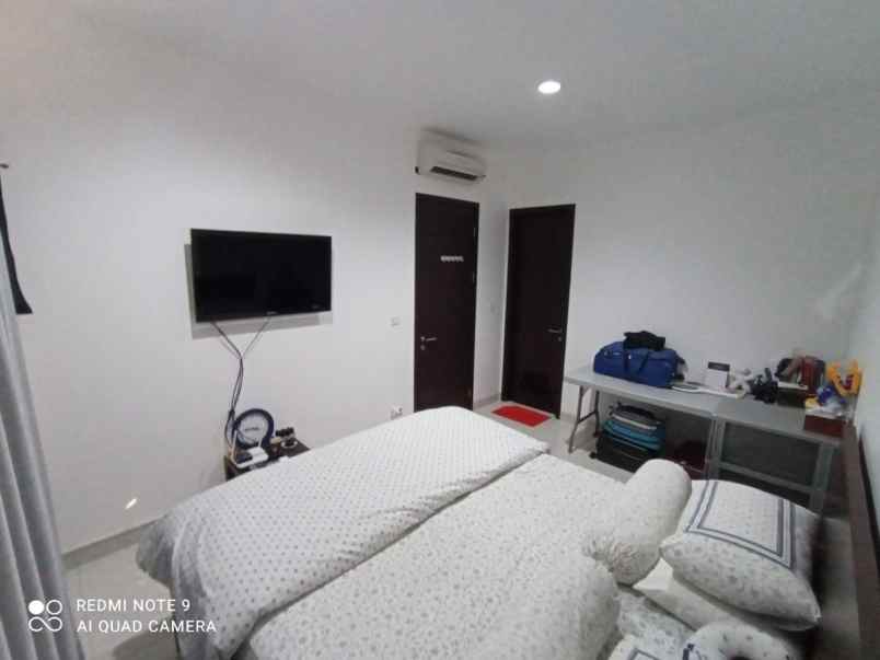 dijual rumah jakarta garden city