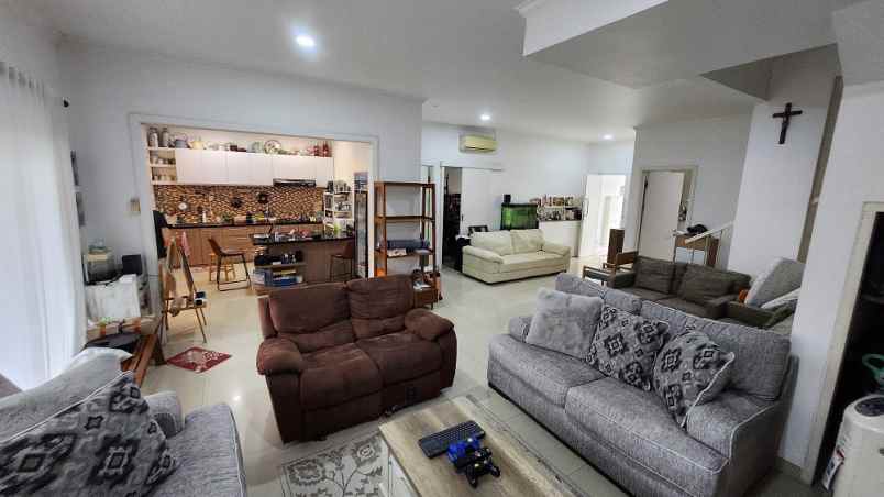 dijual rumah jakarta garden city jgc cakung