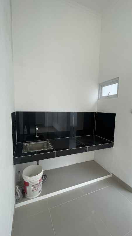 dijual rumah jalan alternatif kota