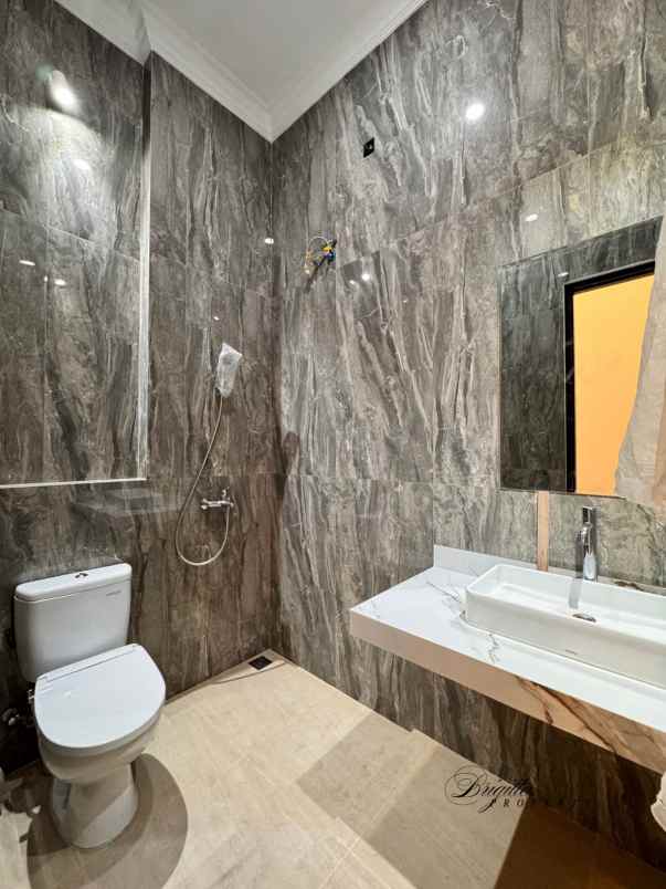 dijual rumah jalan babatan pantqi