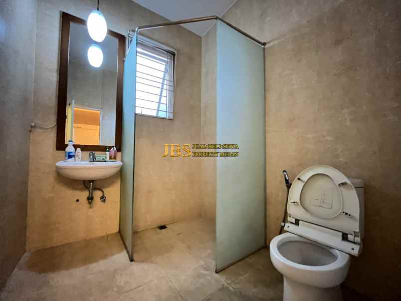 dijual rumah jalan babura baru sebelah