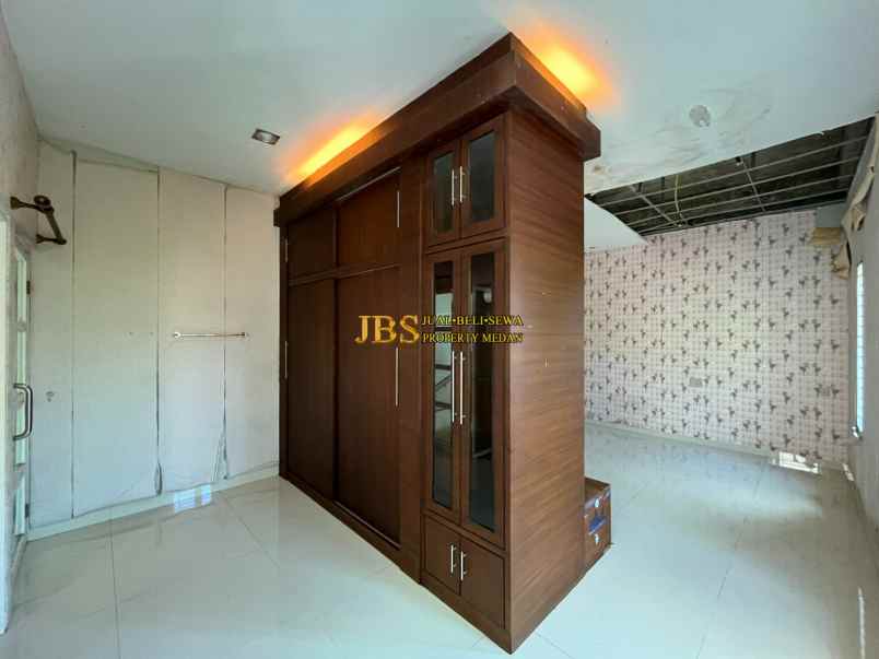 dijual rumah jalan babura baru sebelah