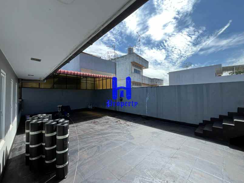 dijual rumah jalan babura baru sebelah