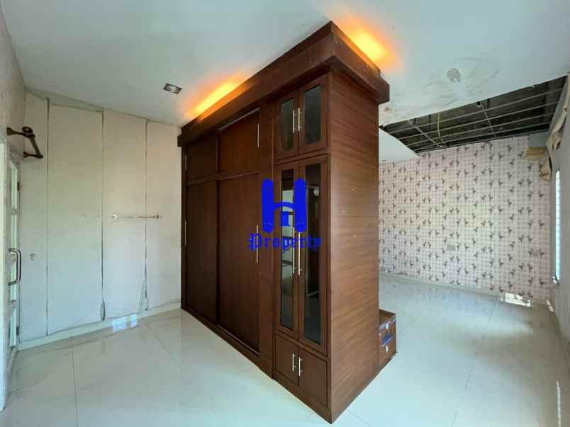 dijual rumah jalan babura baru sebelah