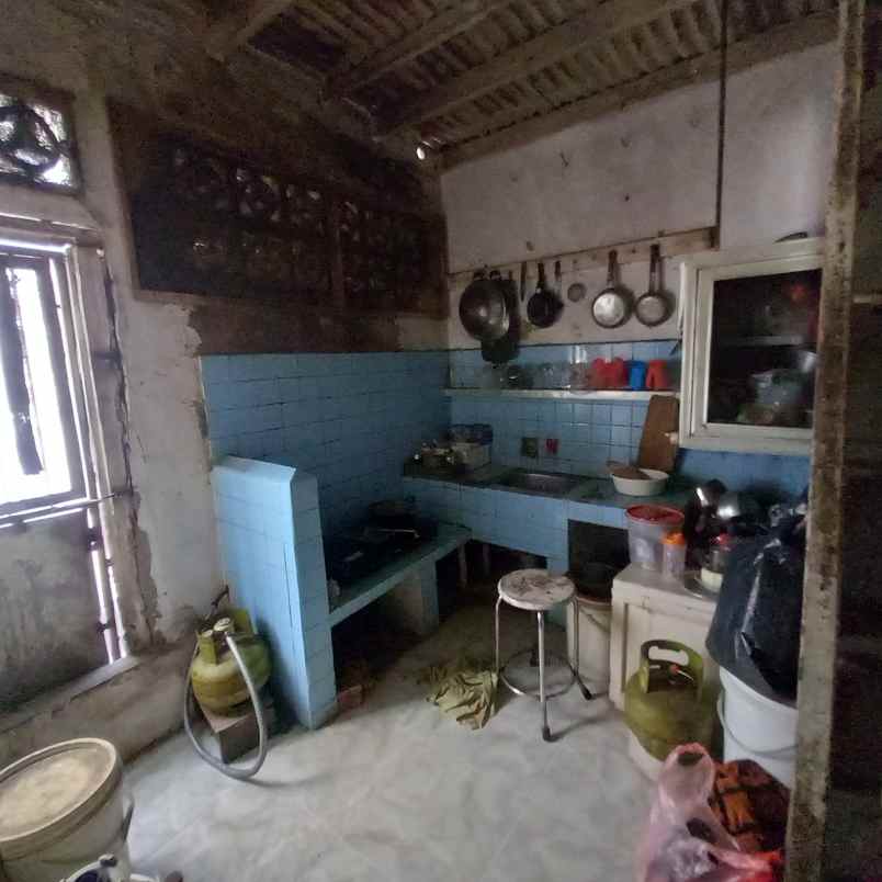 dijual rumah jalan cempaka baru