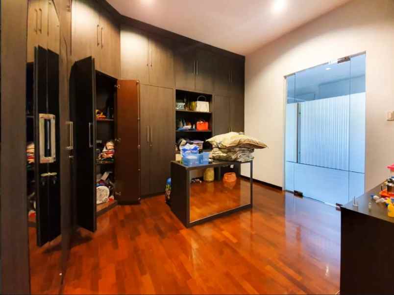 dijual rumah jalan kunyit darat medan