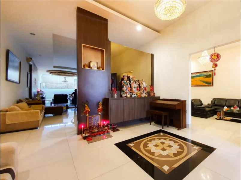 dijual rumah jalan kunyit darat medan