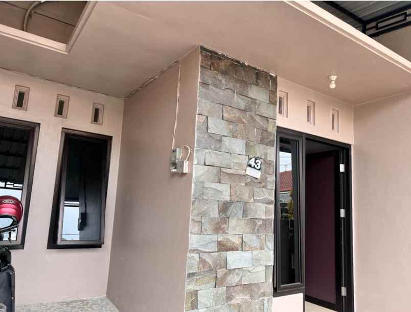 dijual rumah jalan merpati barat raya