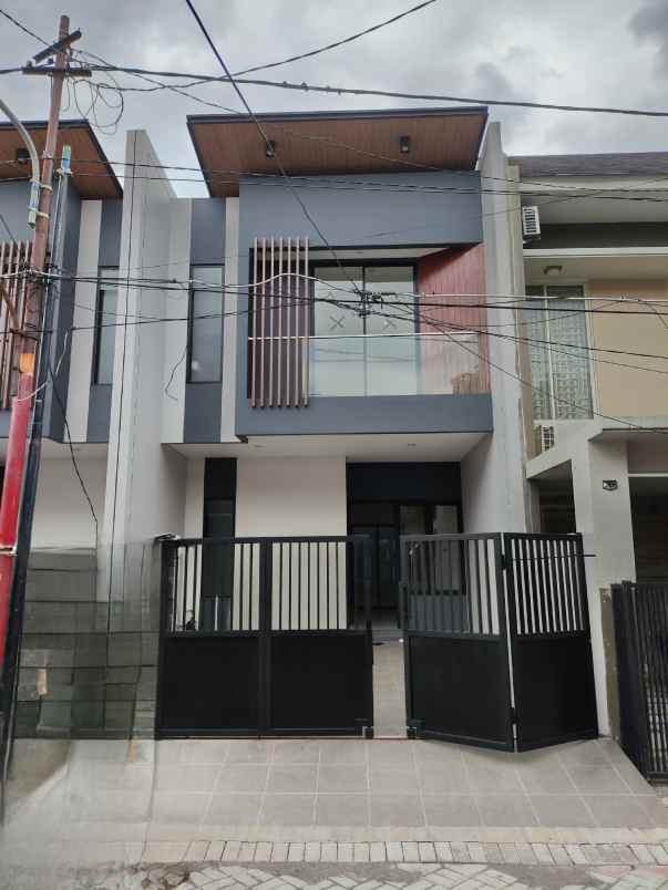 dijual rumah jalan mulyosari utara