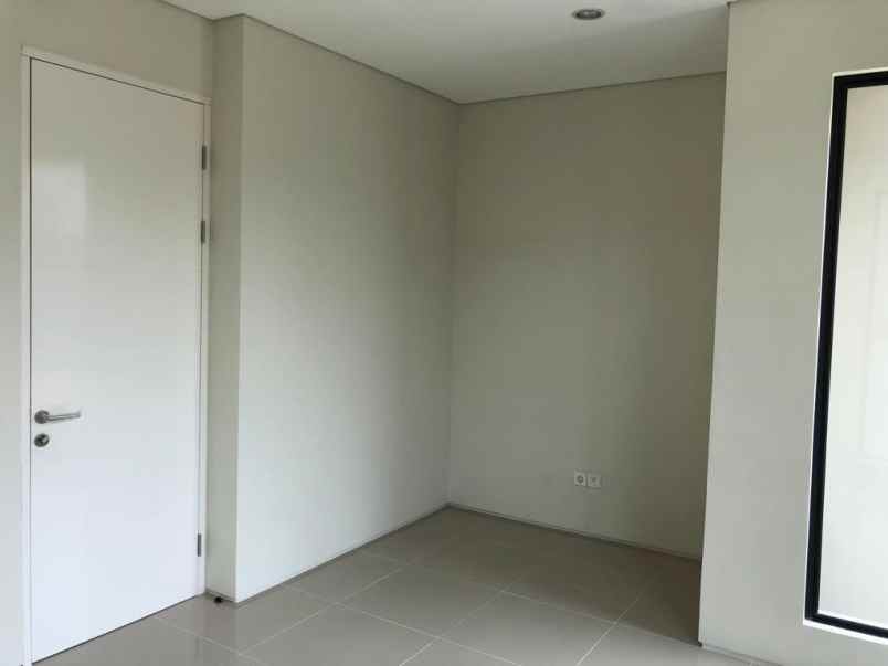 dijual rumah jalan north west lake