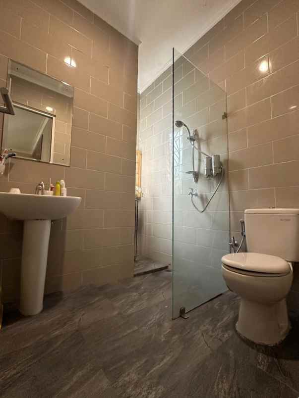 dijual rumah jalan orchard avenue grand