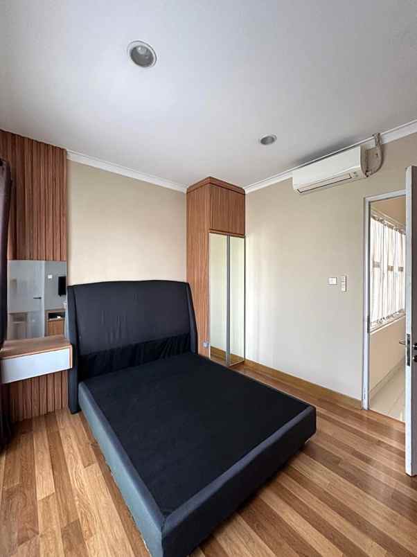 dijual rumah jalan orchard avenue grand