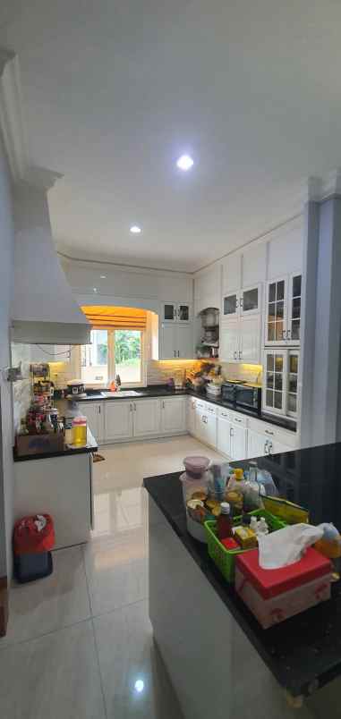 dijual rumah jalan pinus asri