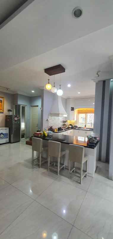 dijual rumah jalan pinus asri