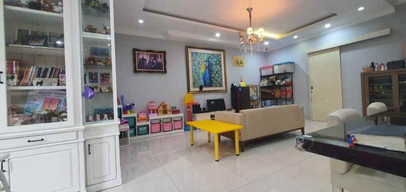 dijual rumah jalan pinus asri
