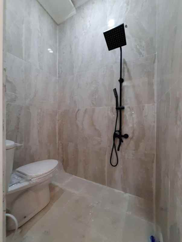 dijual rumah jalan raya kukusan beji depok