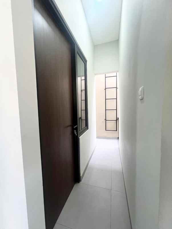 dijual rumah jalan raya maruyung depok