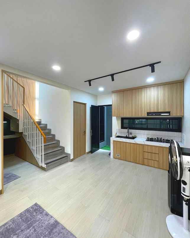 dijual rumah jalan raya pondok cabe