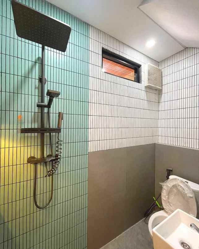 dijual rumah jalan raya pondok cabe