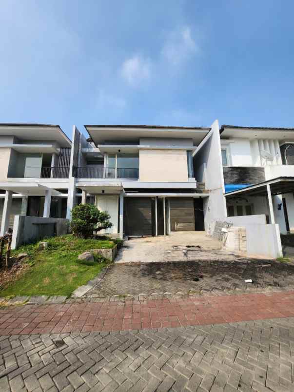 dijual rumah jalan south emerald