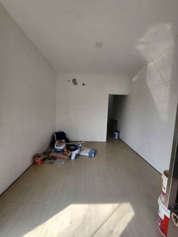 dijual rumah jalan south emerald