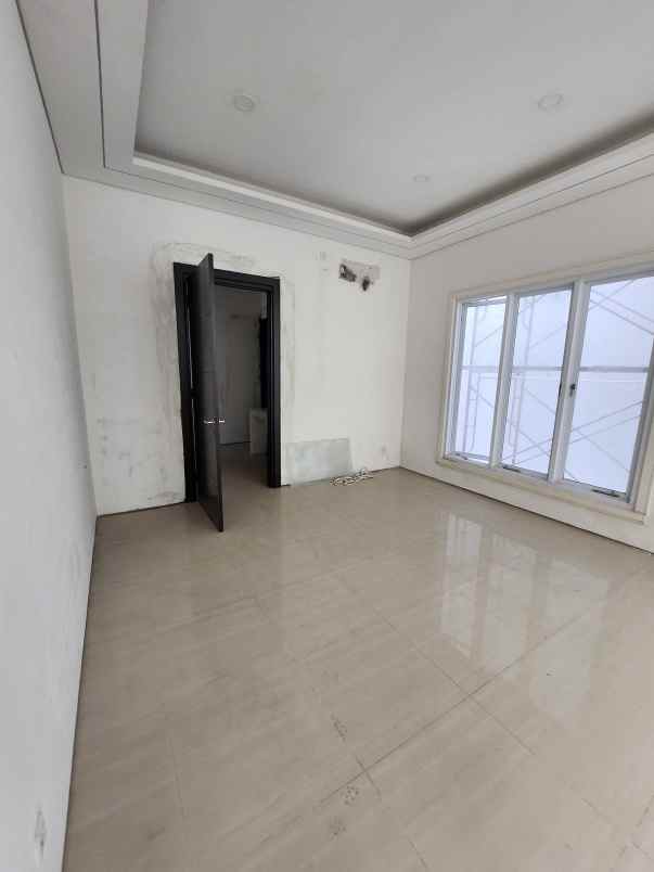 dijual rumah jalan south emerald