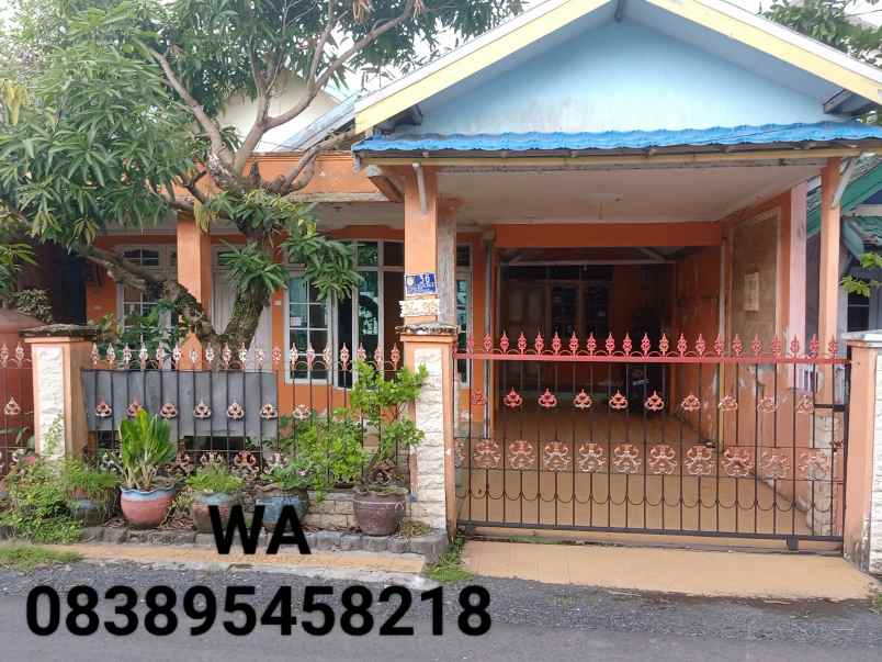 dijual rumah jalan sultan adam komplek