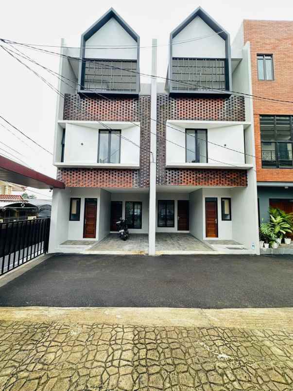 dijual rumah jati padang
