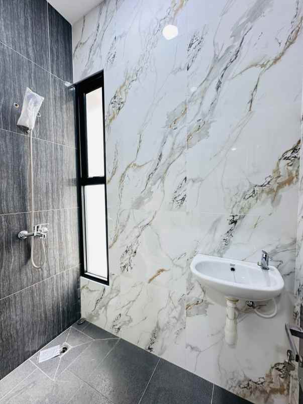 dijual rumah jati padang