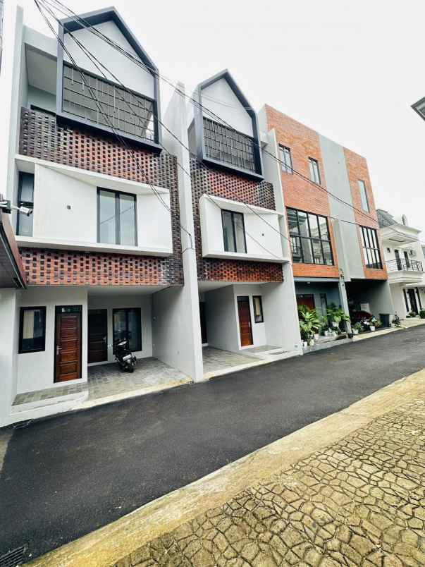 dijual rumah jati padang