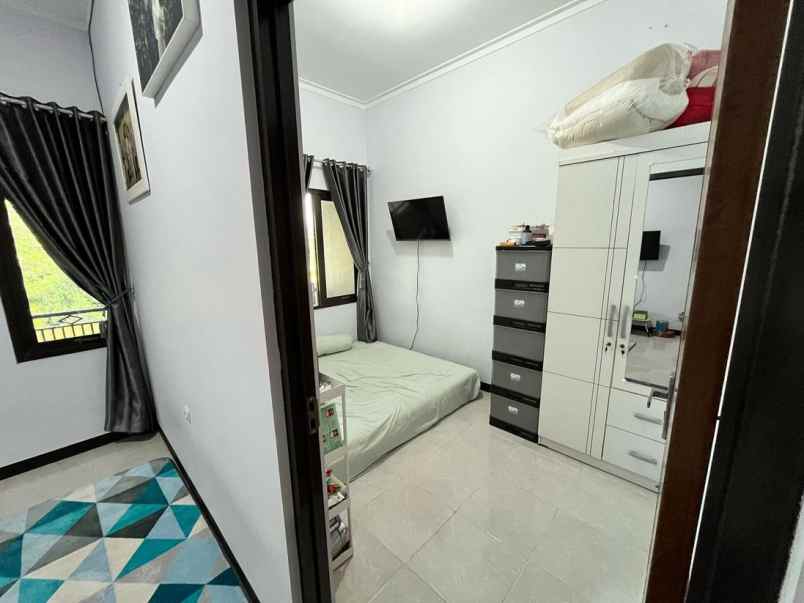 dijual rumah jl anggaraja cimahi