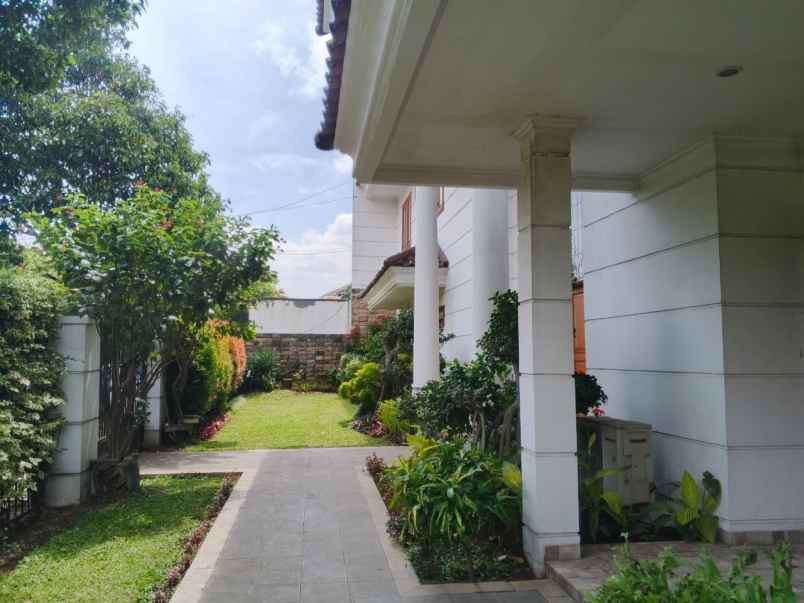 dijual rumah jl batununggal