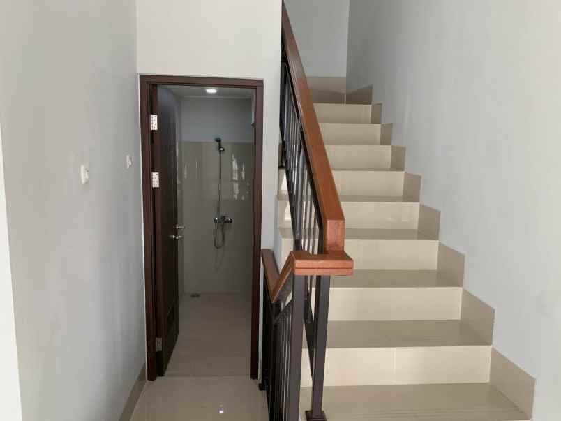 dijual rumah jl buah batu