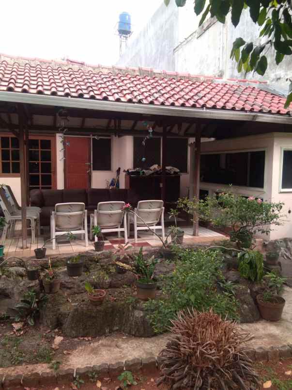 dijual rumah jl cidodol raya no 6 rt rw
