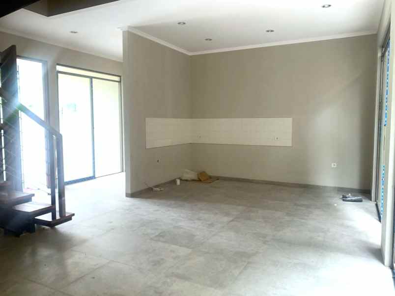 dijual rumah jl cigadung