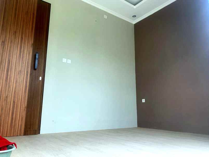 dijual rumah jl cigadung