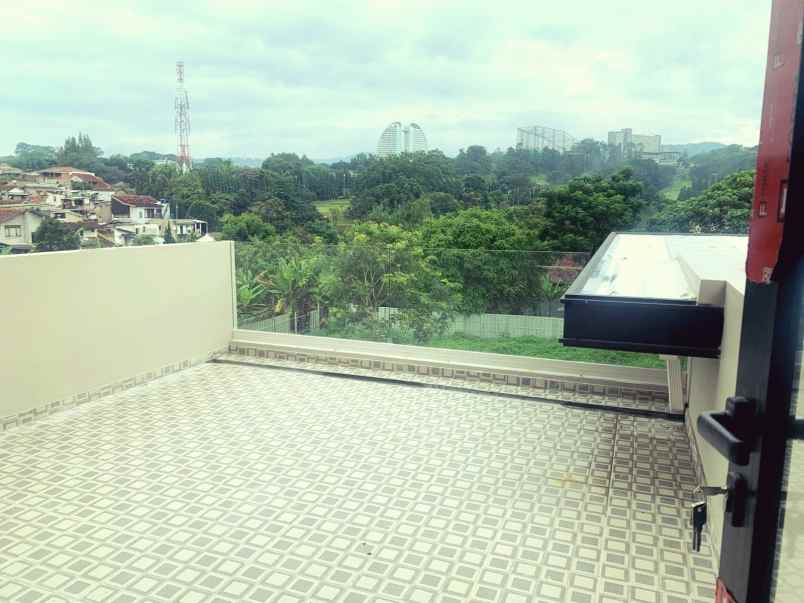 dijual rumah jl cigadung