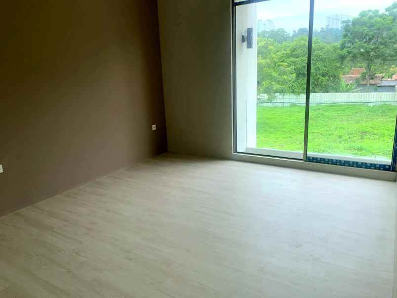 dijual rumah jl cigadung