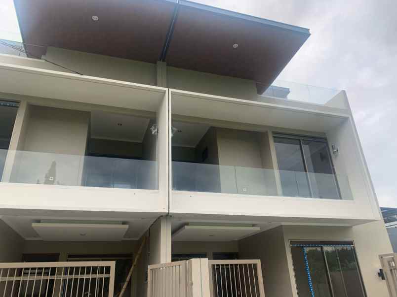 dijual rumah jl cigadung