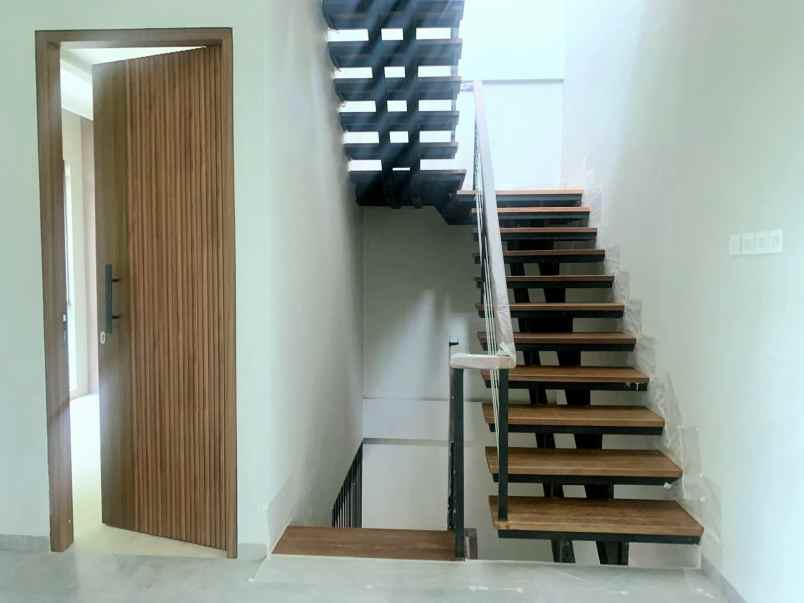 dijual rumah jl cigadung