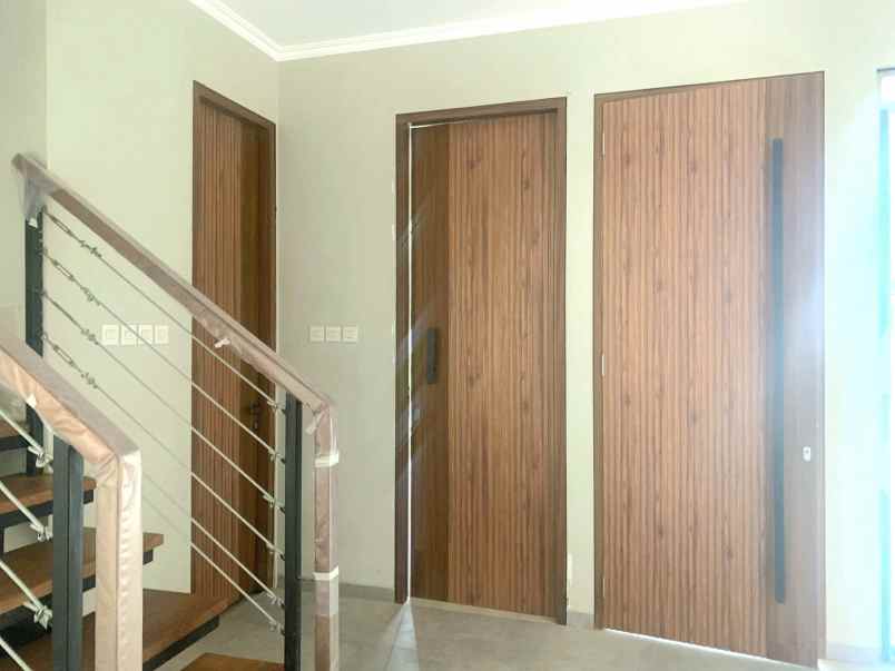 dijual rumah jl cigadung