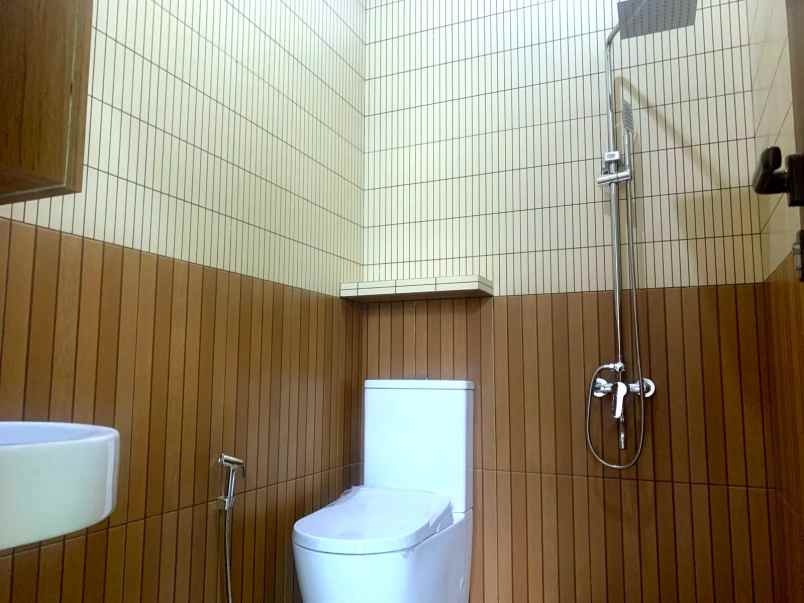 dijual rumah jl cigadung